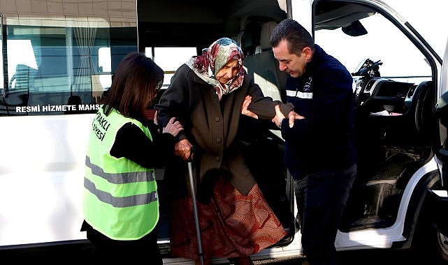 Bayraklı Belediyesi ‘yaşlı destek hattı’ kurdu