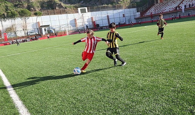 Bayraklı’da U-10 Cup Futbol Turnuvası başladı