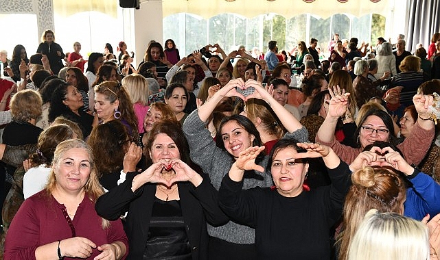 Çiğli’de Kadınlara Özel Unutulmaz Etkinlik Hüsniye Teyze’nin 103. Yaşı Kutlandı