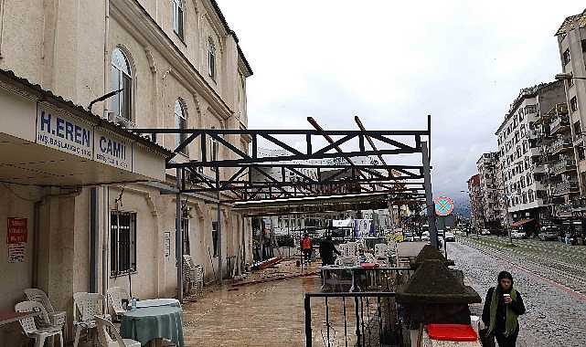 İzmit Eren Camii’ne yeni sundurma