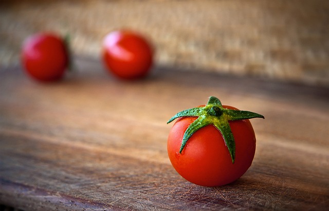 Tavuk Suyuna Domates Çorbası Nasıl Yapılır? Tavuk Suyuna Domates Çorbası Nasıl Yapılır?