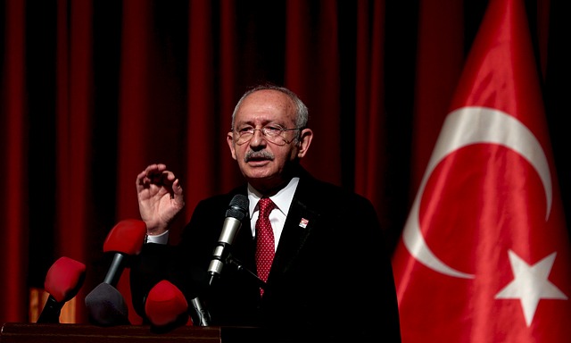 Yaşar Kemal Hangi Eseriyle Nobel E Aday Oldu? Yaşar Kemal Hangi Eseriyle Nobel E Aday Oldu?